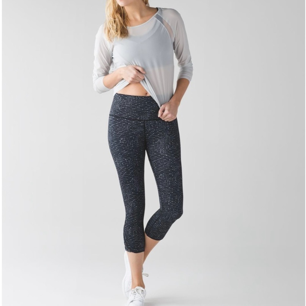 Lululemon True Self Crop II - Black and White Pattern - Picture 3 of 14